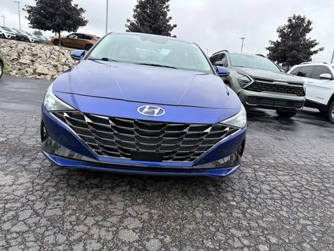 Used 2021 Hyundai Elantra Limited FWD image 2