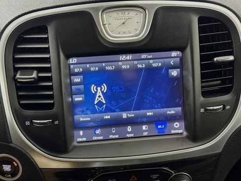 Used 2019 Chrysler 300 Touring w/ Sport Appearance Package image 14