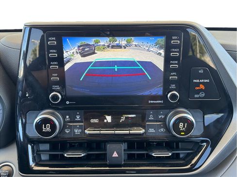Used 2020 Toyota Highlander L FWD image 16