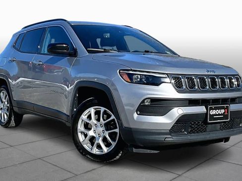 Used 2023 Jeep Compass Latitude w/ Sun and Sound Group image 3