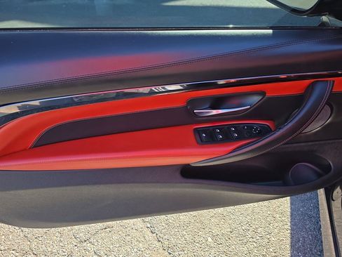 Used 2017 BMW M4 Convertible image 17