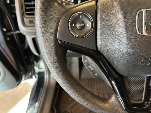 Used 2022 Honda HR-V LX image 11
