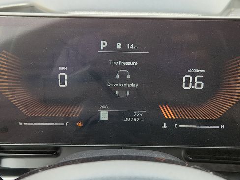 Used 2025 Kia Carnival FWD image 18