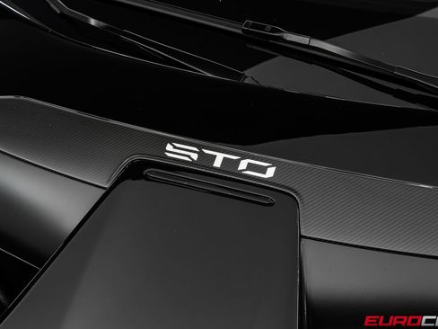 Used 2022 Lamborghini Huracan STO RWD image 10