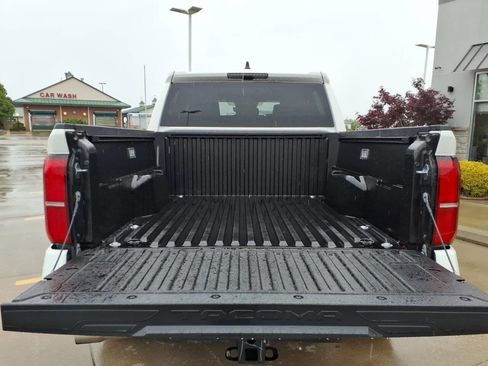 Used 2025 Toyota Tacoma TRD Off-Road AWD/4WD image 23