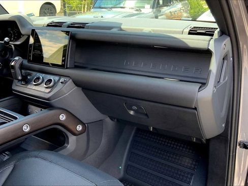 Used 2024 Land Rover Defender 110 X image 18