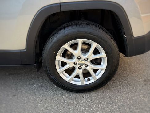 Used 2016 Jeep Cherokee Latitude image 17