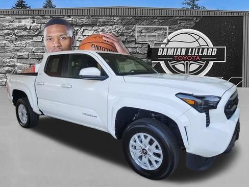 Certified 2025 Toyota Tacoma SR5 w/ SR5 Upgrade Package AWD/4WD image 1