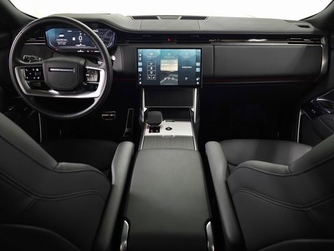 Used 2025 Land Rover Range Rover SE image 14