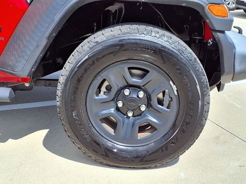 Used 2021 Jeep Gladiator Sport image 10