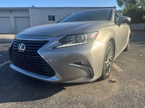 Used 2016 Lexus ES 350 w/ Premium Package w/Wood Trim FWD image 2