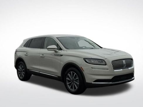 Used 2022 Lincoln Nautilus AWD image 4