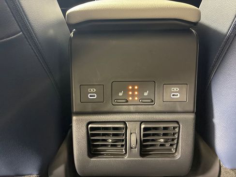 Used 2024 Subaru Solterra Limited image 30