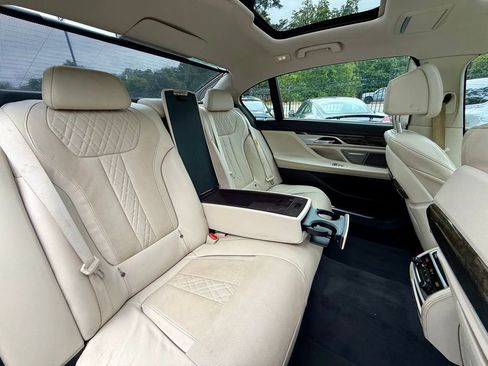 Used 2018 BMW 740i RWD image 37