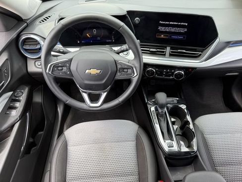 Certified 2025 Chevrolet Trax LT w/ Driver Confidence Package FWD image 16