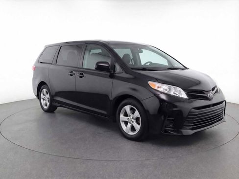 Used 2020 Toyota Sienna L image 4