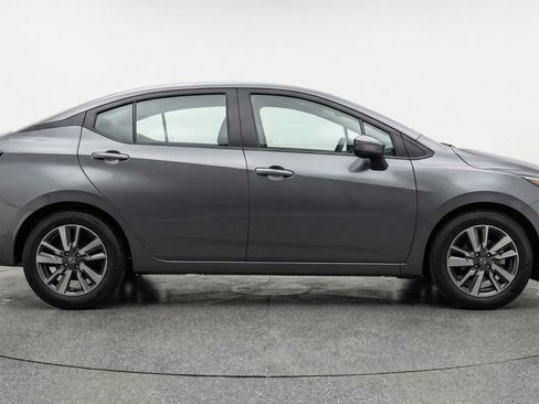 Used 2025 Nissan Versa SV image 9