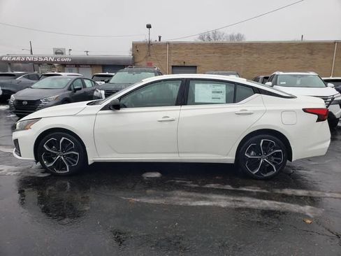 New 2025 Nissan Altima 2.5 SR image 3