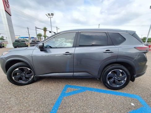 Certified 2024 Nissan Rogue SV w/ SV Premium Package FWD image 4