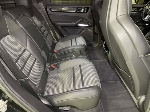 Used 2023 Porsche Cayenne Turbo S image 21