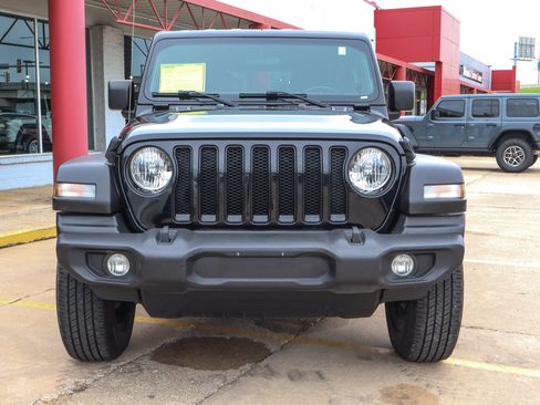 Used 2021 Jeep Wrangler Unlimited Sport AWD/4WD image 3