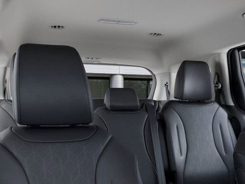 New 2026 Kia Carnival EX FWD image 28