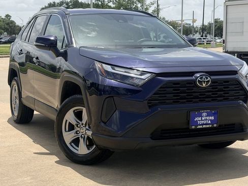 Used 2025 Toyota RAV4 XLE FWD image 2