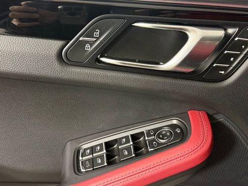 Used 2024 Porsche Macan AWD/4WD image 16