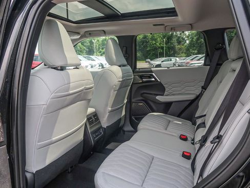 New 2025 Mitsubishi Outlander AWD image 25