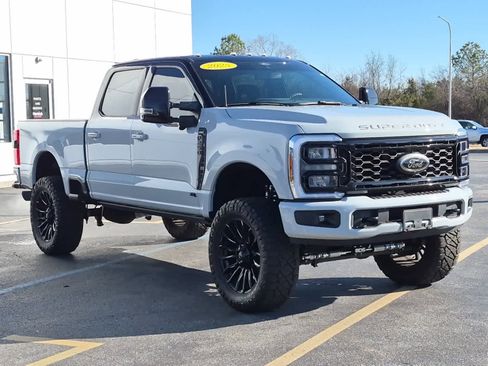 Used 2025 Ford F250 XLT w/ Black Appearance Package image 2