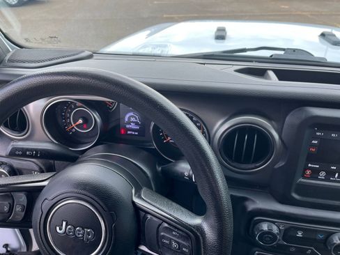 Used 2023 Jeep Wrangler Sport image 33