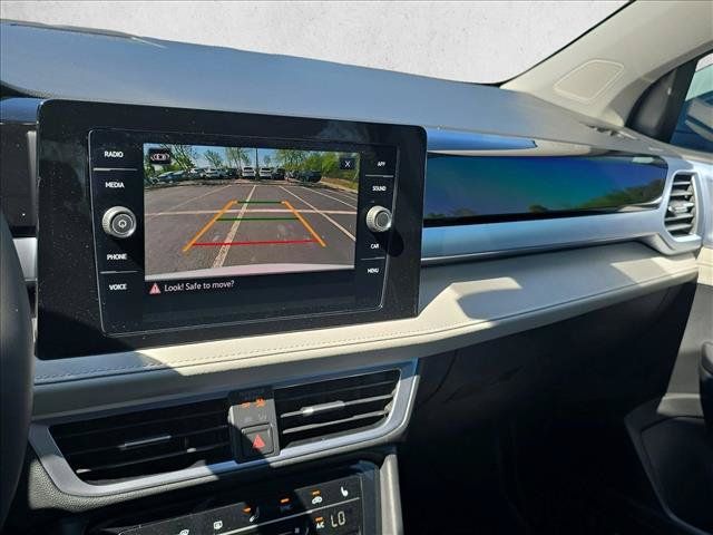 New 2026 Volkswagen Taos SE FWD image 14