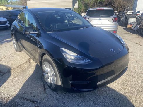 Used 2021 Tesla Model Y Standard Range 4dr Crossover image 2