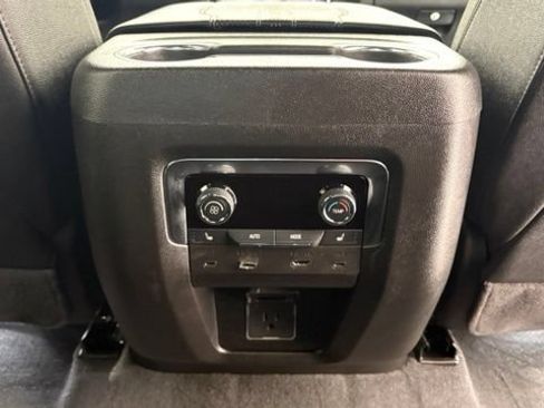 Used 2025 Chevrolet Tahoe High Country AWD/4WD image 33