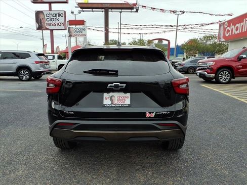 Used 2024 Chevrolet Trax ACTIV w/ Sunroof Package image 4