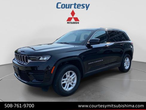 Used 2023 Jeep Grand Cherokee Laredo AWD/4WD image 1