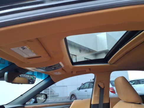 Used 2024 Lexus ES 350 w/ Premium Package image 10