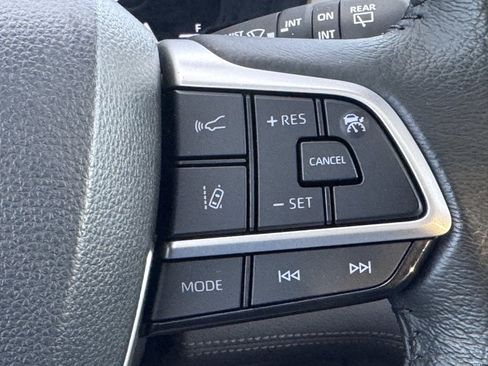 Used 2024 Toyota Sienna XLE image 9