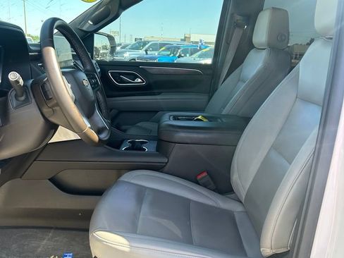 Used 2023 Chevrolet Suburban LT RWD image 7