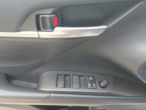 Used 2024 Toyota Camry SE image 16