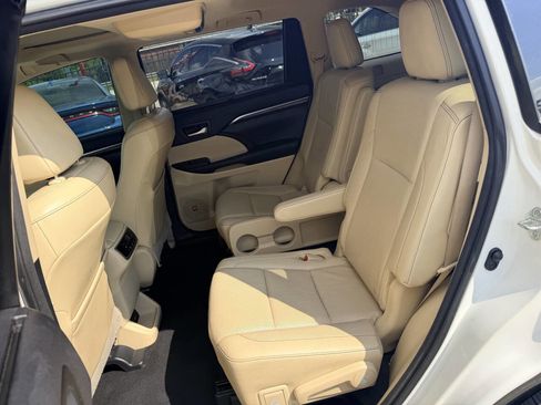 Used 2015 Toyota Highlander Limited image 12