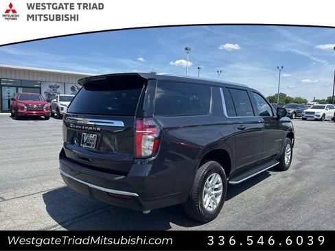 Used 2023 Chevrolet Suburban LT RWD image 4