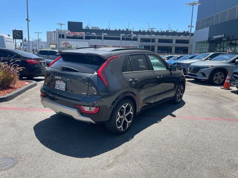 Used 2023 Kia Niro EX Touring FWD image 3