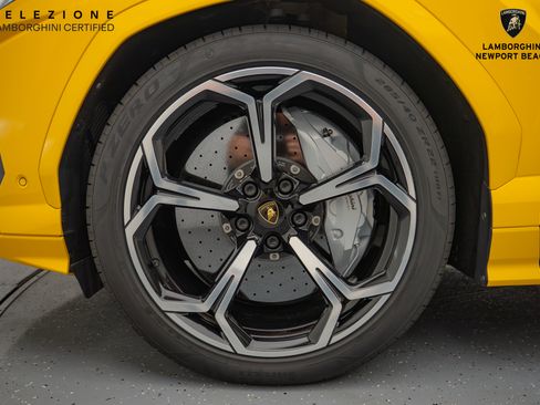 Used 2022 Lamborghini Urus image 36