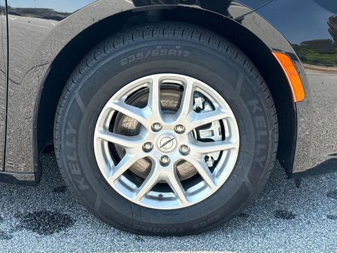 Used 2024 Chrysler Pacifica Touring-L image 12