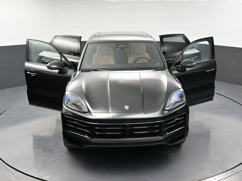 New 2026 Porsche Cayenne image 33
