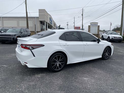 Used 2024 Toyota Camry SE image 5