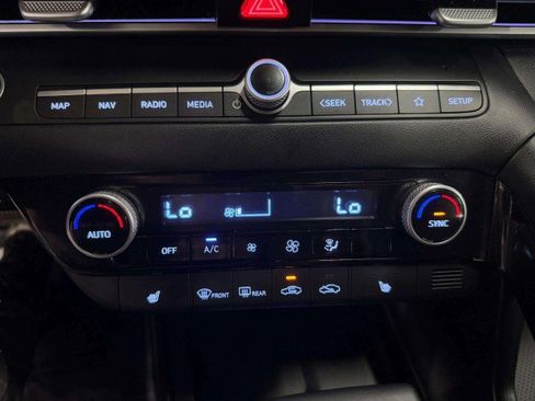 Used 2022 Hyundai Elantra Limited image 18