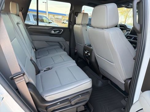 Used 2023 GMC Yukon SLT AWD/4WD image 30