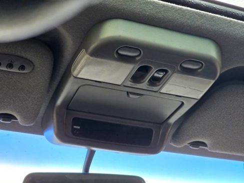 Used 2001 Nissan Pathfinder SE image 23